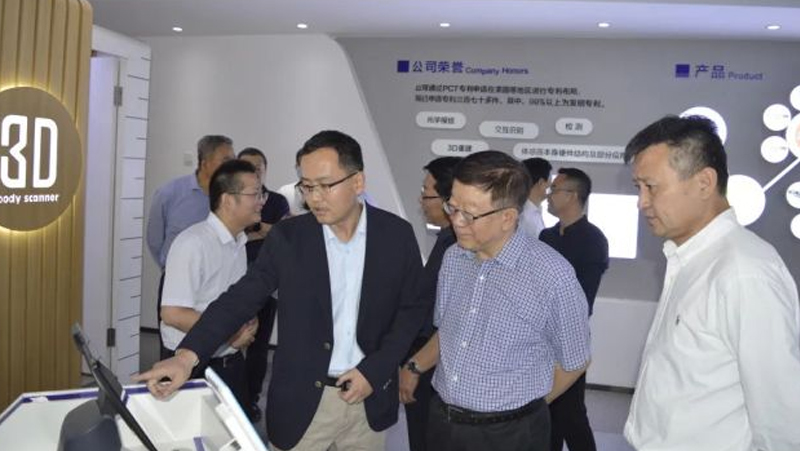 辽宁省政协副主席李晓安一行参观调研亚盈体育中光西安研究院