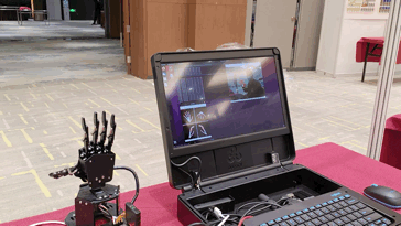 进行手掌和关键点检测：识别人的手势，控制机械手运动做出相应手势 ，并进行“石头-剪刀-布”手势识别演示等。.gif